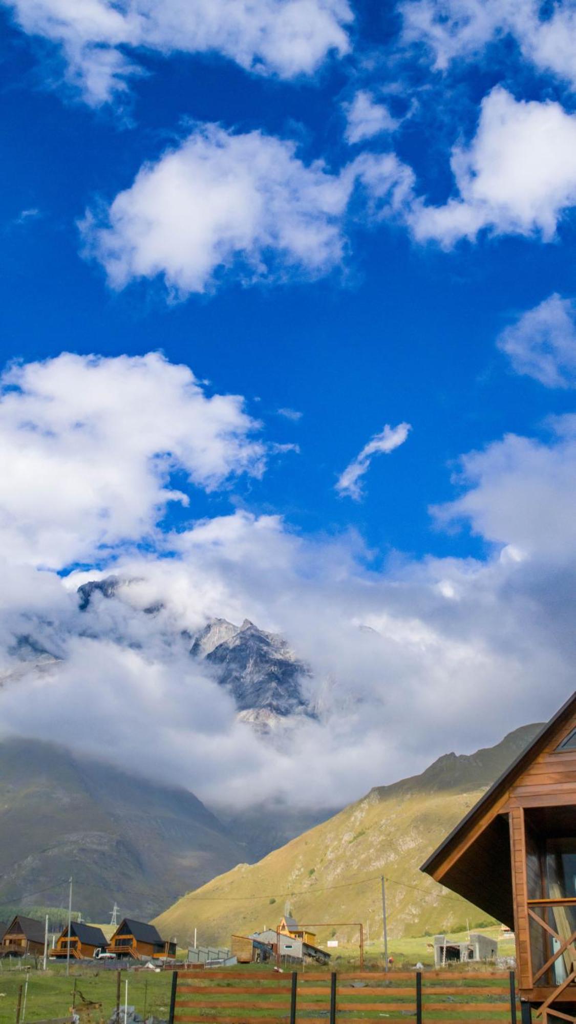 Cliffside Cottage Kazbegi Exterior photo